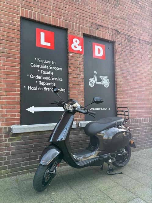 Te Koop Vespa Sprint ( blauw kenteken ), Fietsen en Brommers, Brommeronderdelen | Scooters, Zo goed als nieuw, Vespa, Overige typen