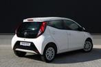 Toyota Aygo 1.0 VVT-i x-play - Airco - Automaat € 14.950,0, Auto's, Automaat, Stof, 4 stoelen, Wit