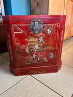 Chinese rode lakkast met mooie afbeeldingen., Ophalen