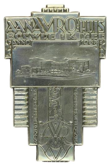 Plaquette Chris van der Hoef : AVRO en Luistervinken, 1935 beschikbaar voor biedingen