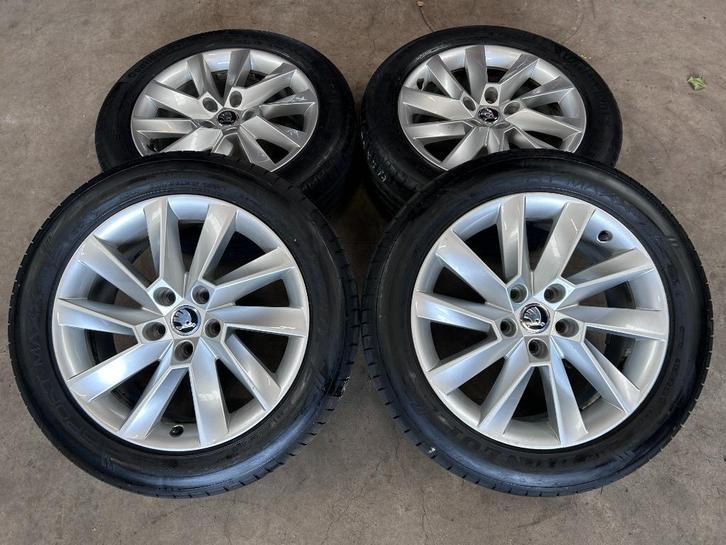 17 inch originele Stratos velgen + zomerbanden Skoda Superb, Auto-onderdelen, Banden en Velgen, Banden en Velgen, Zomerbanden