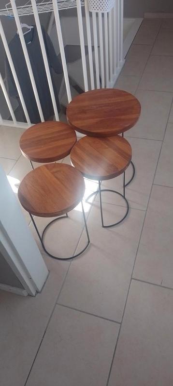 Teak houten bijzettafeltjes  beschikbaar voor biedingen