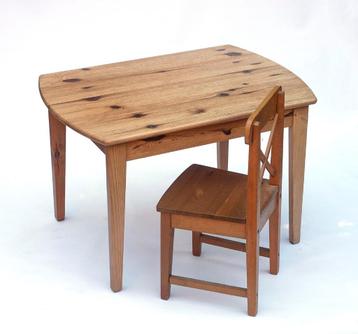 IKEA kindertafel + stoel beschikbaar voor biedingen