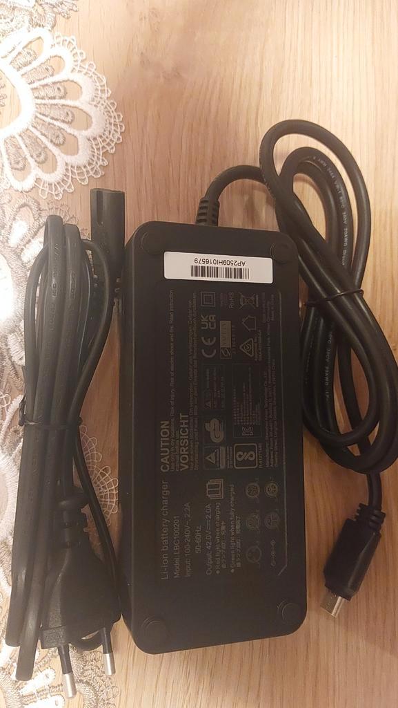 Stella E-Bike Acculader Type 2 2A Trapezium 5 Pins, Fietsen en Brommers, Fietsaccessoires | Fietsaccu's, Gebruikt, Ophalen of Verzenden