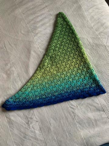 Gehaakte omslagdoek beschikbaar voor biedingen