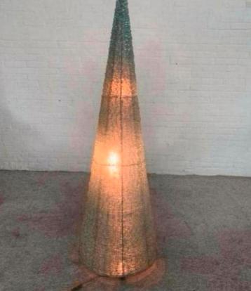 Lamp brutalist Franse jaren 70 glas scherven piramide lamp. beschikbaar voor biedingen