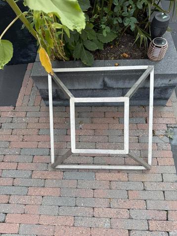 Rvs frame speciaal gemaakt voor een vuurhaard om te koken beschikbaar voor biedingen