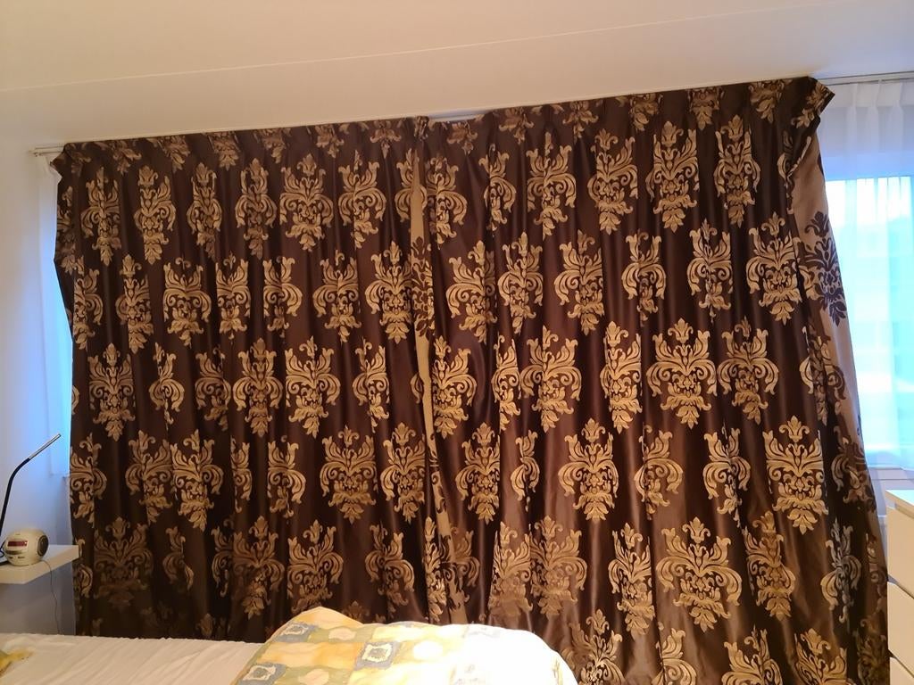 Luxe bruine gordijnen met goudkleurig barokpatroon, Huis en Inrichting, Bruin, 200 cm of meer, Ophalen of Verzenden, Zo goed als nieuw