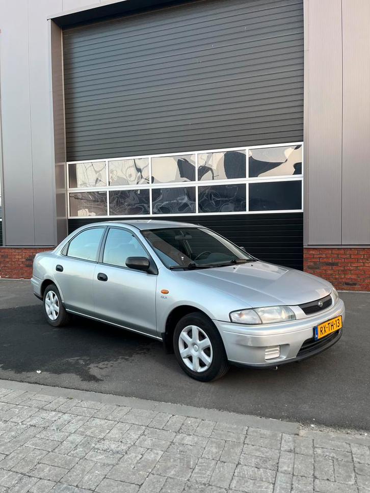 Mazda 323 1.5 SDN LX 1997 Grijs, Auto's, Mazda, Particulier, Elektrische buitenspiegels, Elektrische ramen, Benzine, Sedan, Handgeschakeld