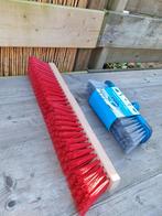 2 Nieuwe vegers - rode en blauwe borstel, Ophalen of Verzenden, Bezem of Borstel