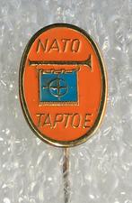 Vintage NATO TAPTOE Speldje, Ophalen of Verzenden, Gebruikt, Overige onderwerpen, Speldje of Pin