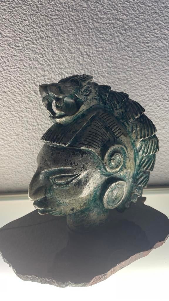 Oud beeldje van een hoofd met een slang, Antiek en Kunst, Kunst | Beelden en Houtsnijwerken, Overige onderwerpen, Minder dan 20 cm