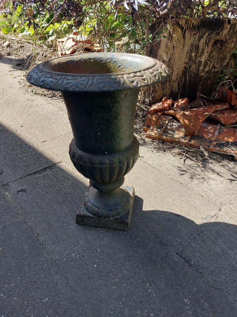 Mooie gietijzeren tuinvaas., Ophalen, Gebruikt