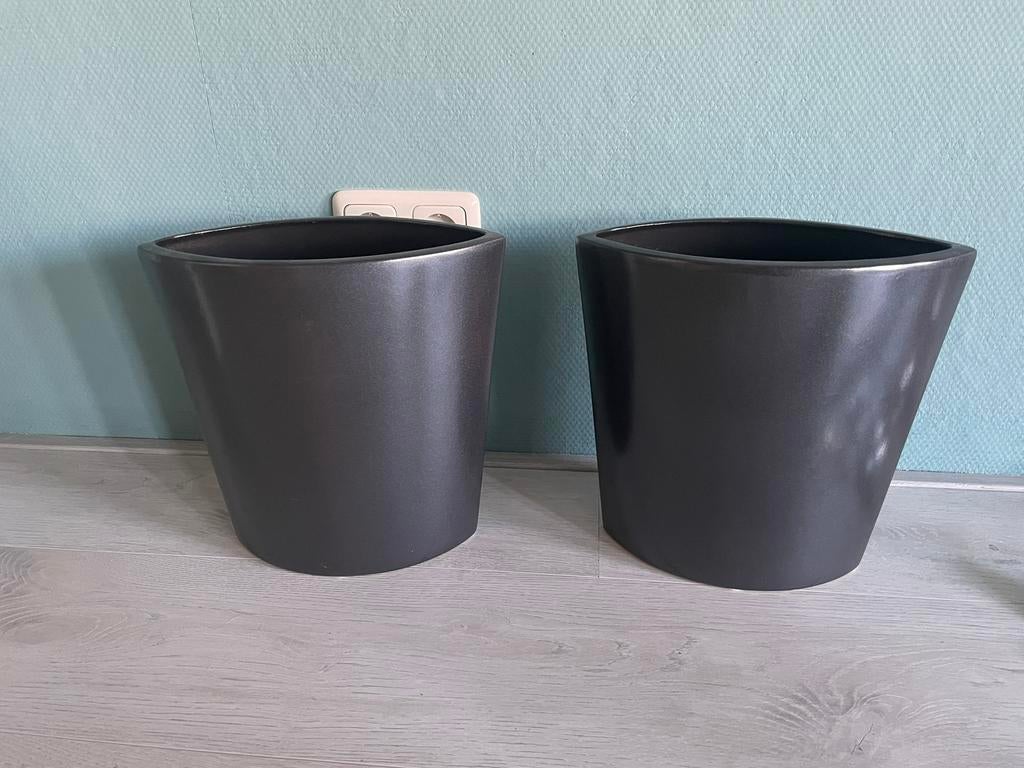 Twee mooie bloempotten, Tuin en Terras, Bloempotten, Ophalen, Binnen, Zo goed als nieuw, Overige vormen