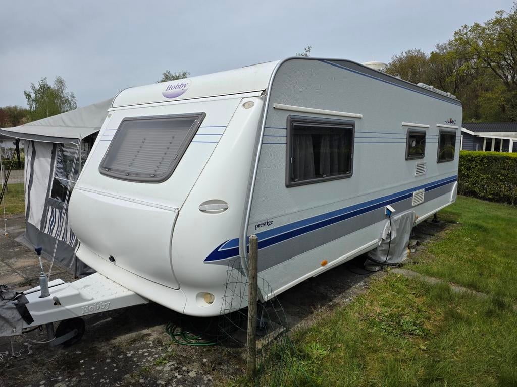 Hobby 610 UF Prestige Caravan met voortent, Caravans en Kamperen, Vast bed, Kachel, Rondzit, Hobby