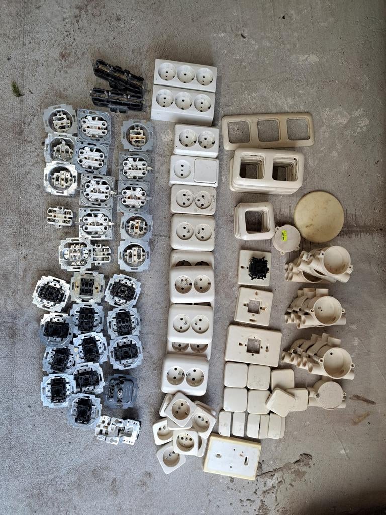 Grote partij Busch-Jaeger schakelmateriaal (inbouw/opbouw), Ophalen, Gebruikt, Schakelaar