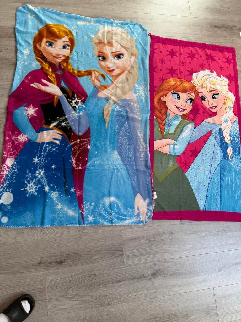 2 Disney deken en 1 standhanddoek, Ophalen of Verzenden