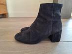 Prachtige donkerblauwe suède laarsjes van Hõgl maat 6 = 39, Ophalen of Verzenden, Zo goed als nieuw, Blauw