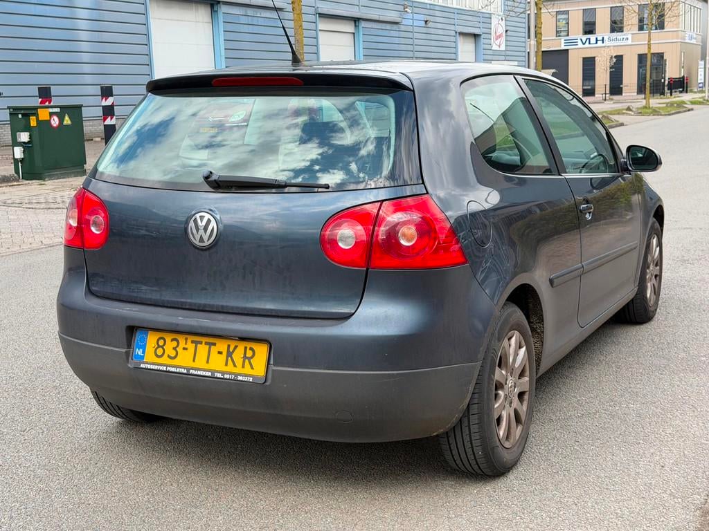 Volkswagen Golf 1.6 FSI Optive 3 AIRCO/CRUISE | INRUILKOOPJE, Auto's, Gebruikt, Zwart, 620 kg, Origineel Nederlands