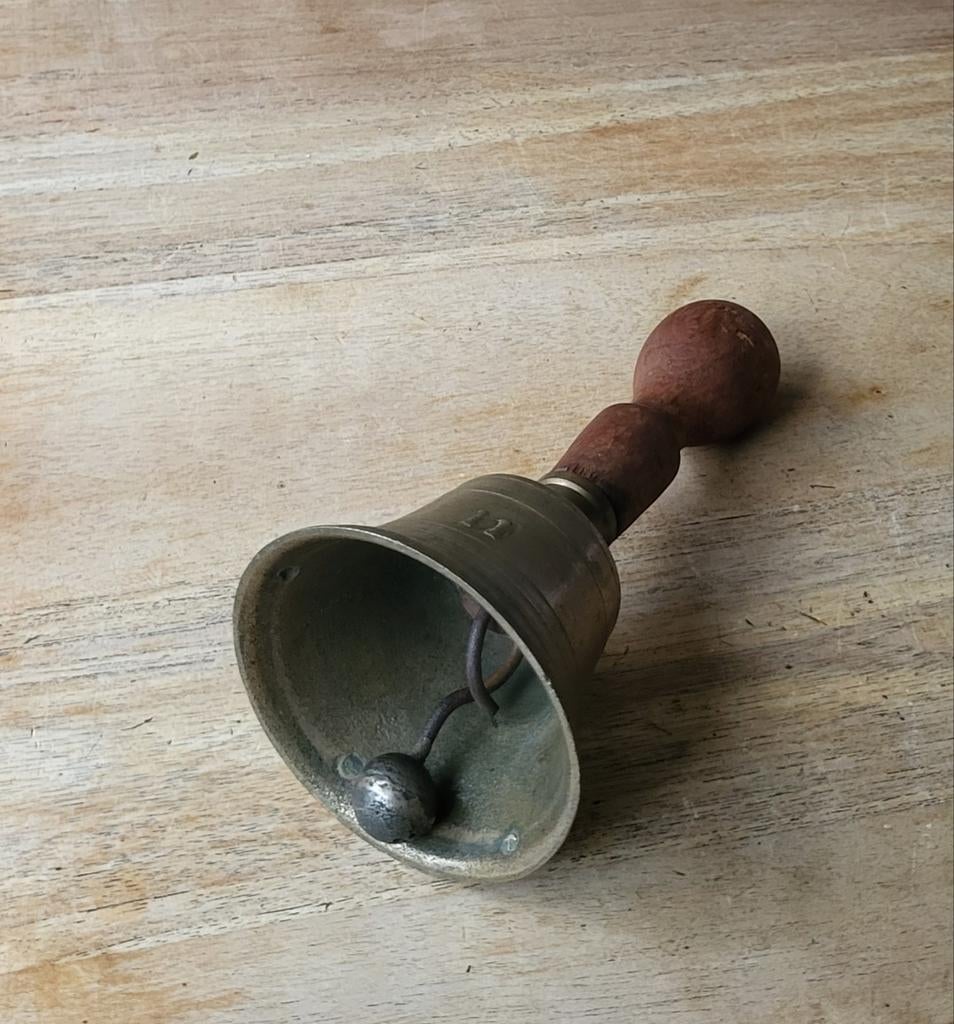 yotutun Handbel Klassieke, 10 cm Luide Maaltijdbel in Traditionele Stijl van Massief Messing voor School Kerk Hotelservice Receptie Diner Meditatie Gebed Bruiloft Decoratie