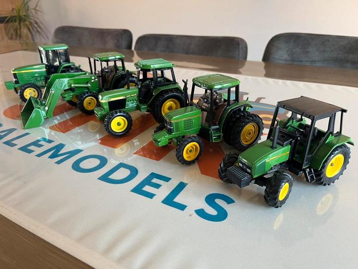 Vijf John Deere tractors Siku Ertl, Hobby en Vrije tijd, Modelauto's | 1:32, Zo goed als nieuw, Tractor of Landbouw, ERTL, Ophalen of Verzenden