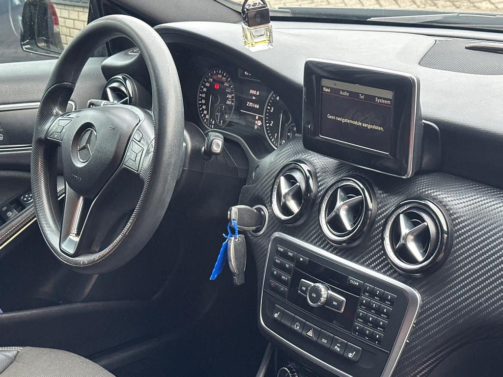 Mercedes-Benz A-klasse 180 Ambition Automaat - Nieuw apk - A, Auto's, Gebruikt, 4 cilinders, Leder en Stof, 1595 cc