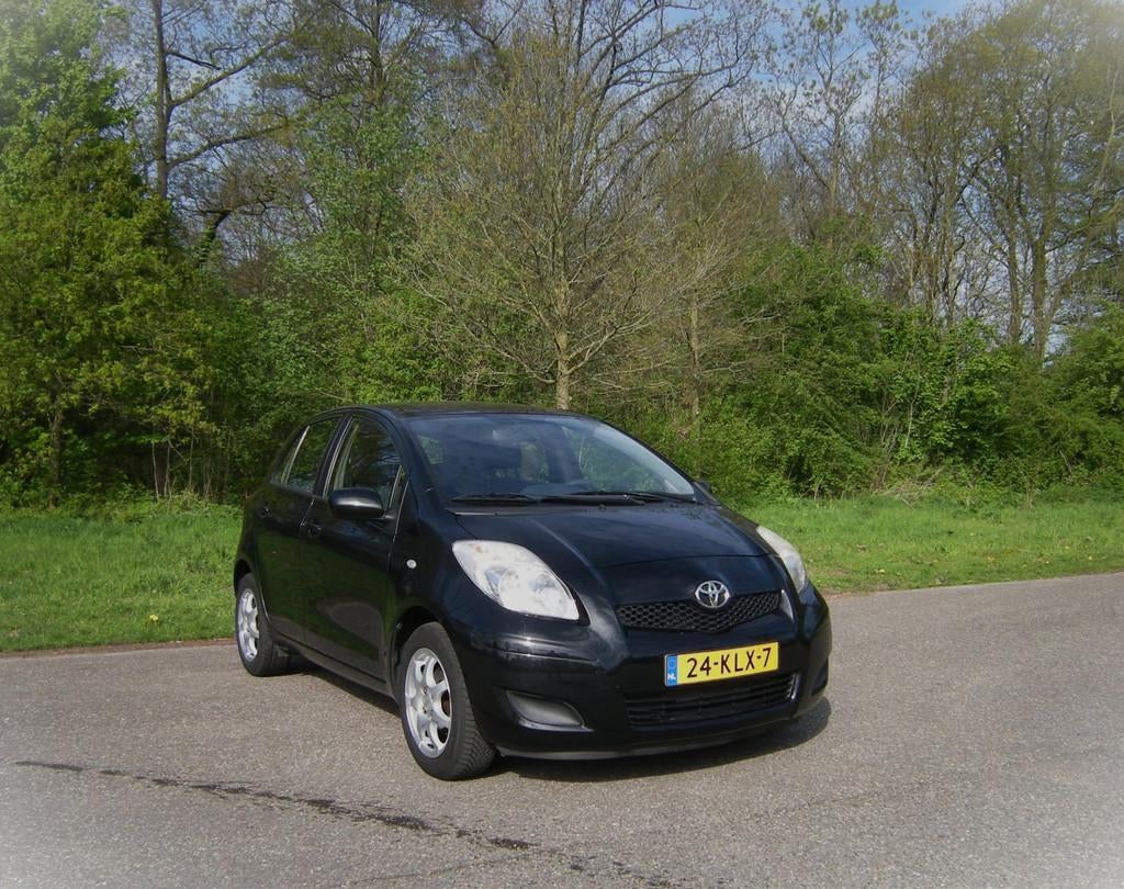 Toyota Yaris 1.3 VVTi Aspiration AUTOMAAT . 5 Drs . Flippers, Auto's, Toyota, Elektrische ramen, 4 cilinders, Zwart, Bedrijf