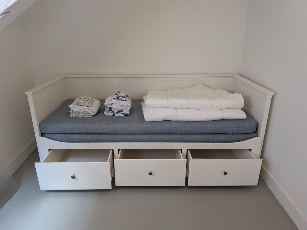 IKEA Brimnes logeerbed met matrassen en beddengoed, Ophalen, Gebruikt, Wit, Tweepersoons