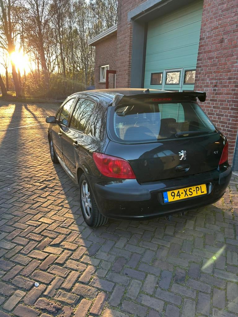 Peugeot 307 1.6 Sportieve look met subwoofer (Nieuwe Apk), Auto's, Peugeot, Voorwielaandrijving, Stof, Zwart, 4 cilinders