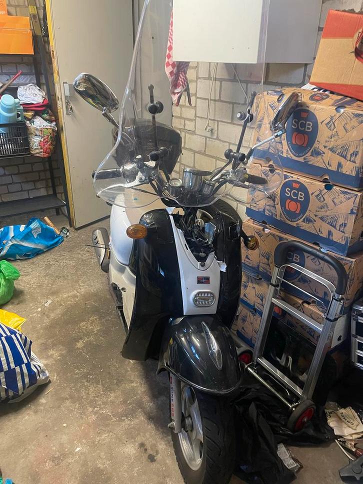 Scooter - Opknapper/Onderdelen, Fietsen en Brommers, Snorfietsen en Snorscooters, Gebruikt, Overige merken, Benzine, Ophalen