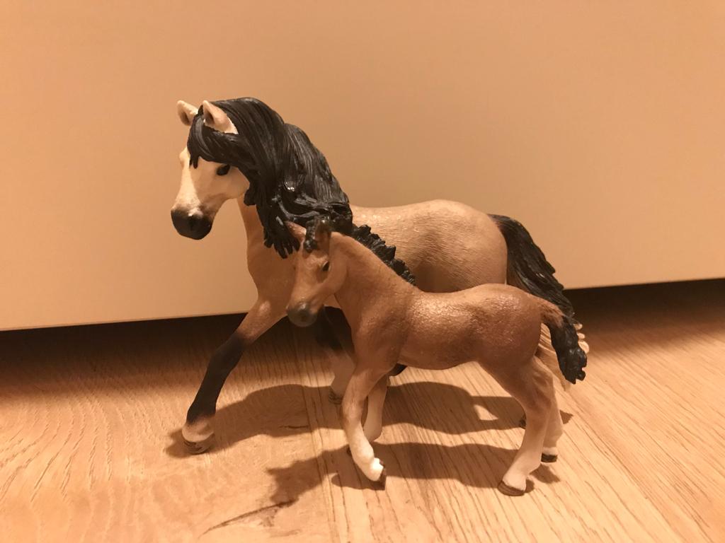 Andalusiër merrie en veulen schleich, Ophalen of Verzenden, Zo goed als nieuw, Paard, Beeldje of Figuurtje