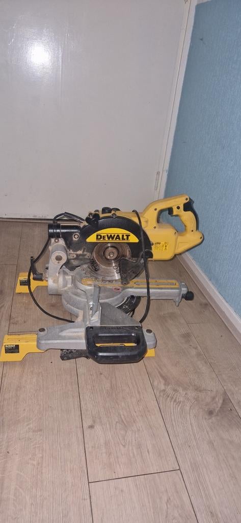 DeWalt DWS773-QS Afkortzaag - Krachtig en Compact, Ophalen, Gebruikt, DeWalt, 70 mm of meer