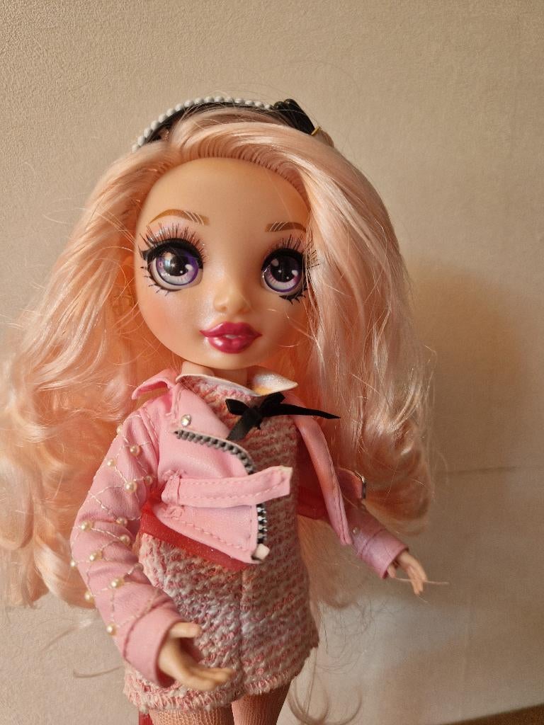 Rainbow high pop Bella Parker, Kinderen en Baby's, Speelgoed | Poppen, Ophalen, Zo goed als nieuw, Overige typen