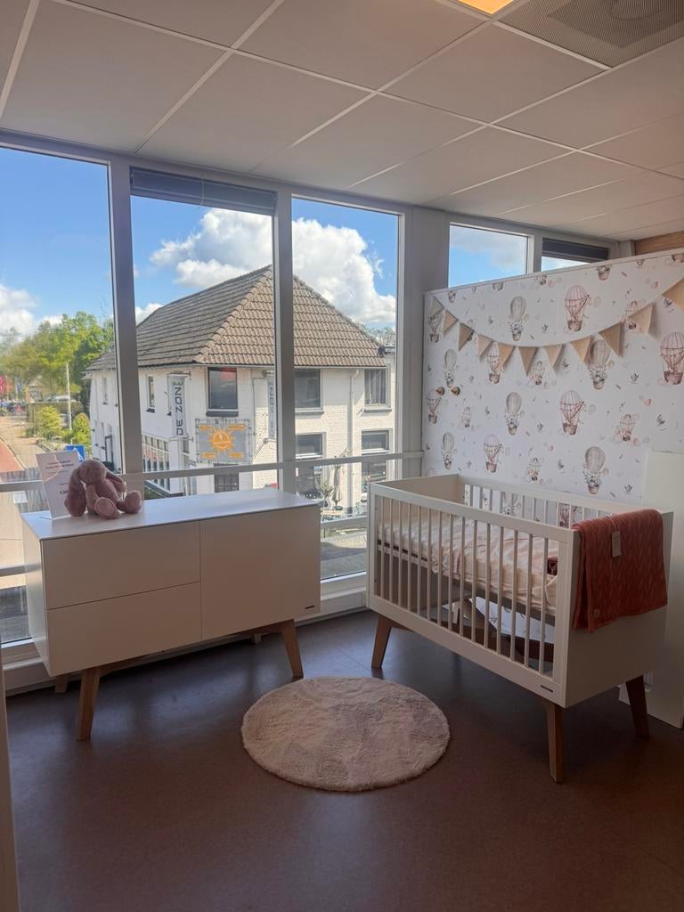 2-Delige set Kidsmill Sixties mat wit, naturel poot. OUTLET, Ophalen, Jongetje of Meisje, Nieuw, Babykamer Outlet