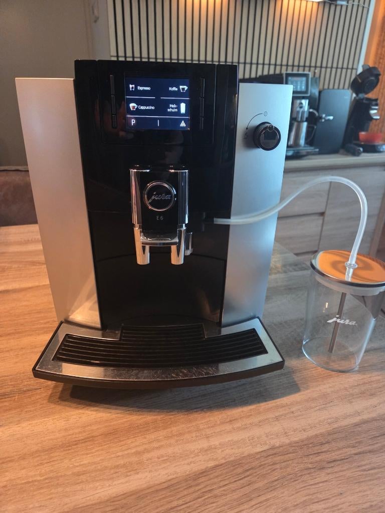 Nette Jura E6 Platin | Jura Melkglas | Nieuwe service beurt!, Witgoed en Apparatuur, Koffiezetapparaten, Afneembaar waterreservoir