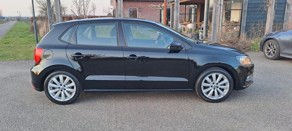 Volkswagen Polo 1.0  Black edition topstaat!, Voorwielaandrijving, 40 €/maand, Zwart, Bedrijf