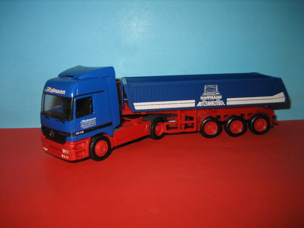 Hoffmann  MERCEDES 1848  Kip-oplegger  Herpa, Ophalen of Verzenden, Zo goed als nieuw, Bus of Vrachtwagen, Herpa