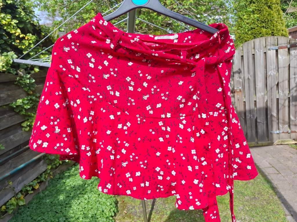 Stradivarius rokje maat S rood met bloemenprint, Ophalen of Verzenden, Zo goed als nieuw, Maat 36 (S), Stradivarius