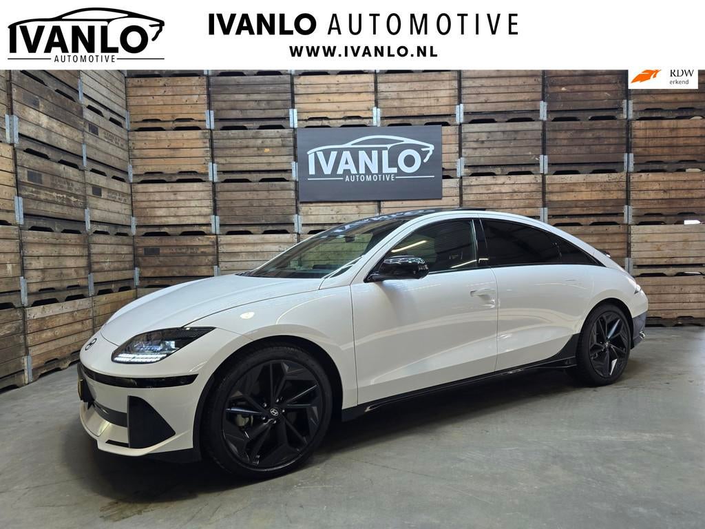 Hyundai IONIQ 6 First Edition AWD 77.4 kWh HUD Panorama 360, Auto's, Gebruikt, Zwart, Leder en Stof, Wit