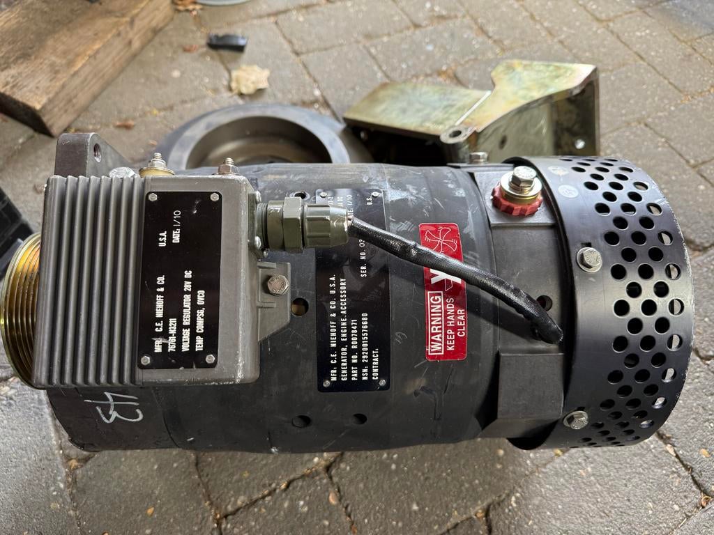 Dynamo 24 volt 450a, Ophalen, Gebruikt, Universele onderdelen