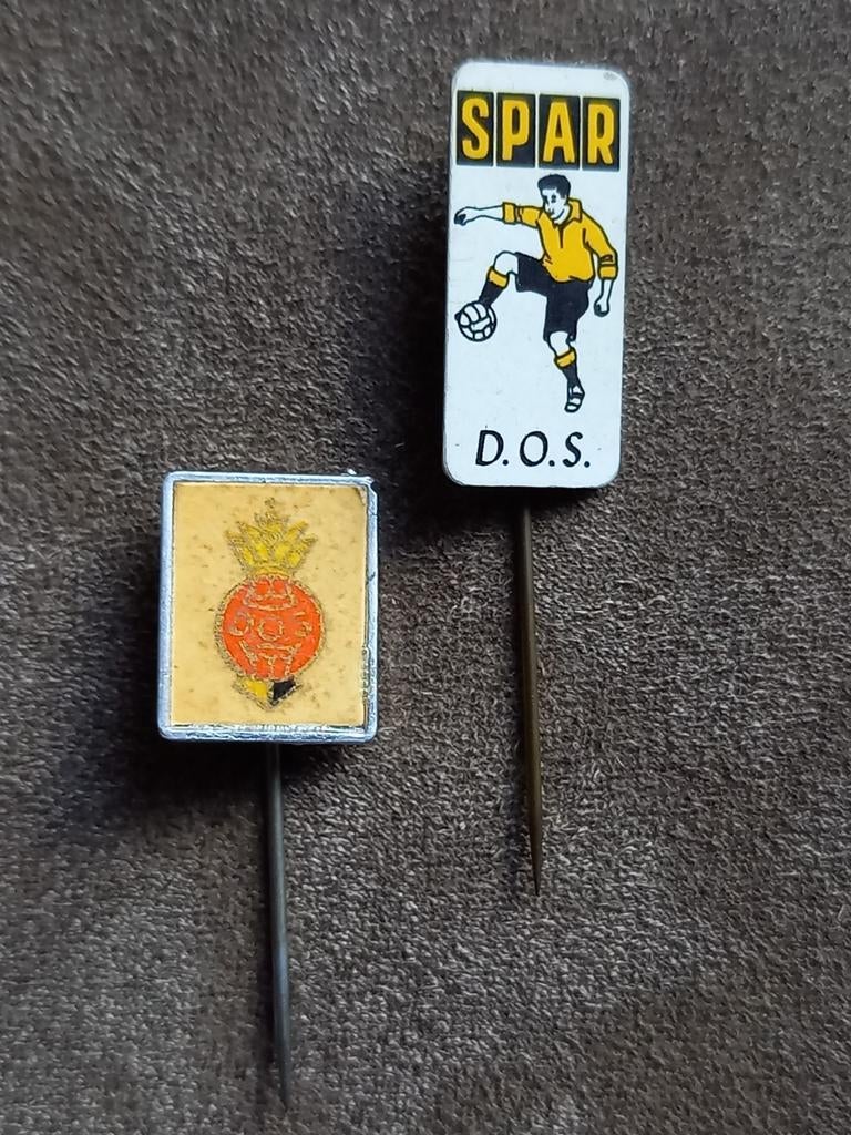 Speldjes D.O.S
 (Voetbal), Verzamelen, Ophalen of Verzenden, Gebruikt