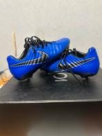 Blauwe Nike Tiempo voetbalschoenen met ijzeren noppen, Maat XS of kleiner, Ophalen of Verzenden, Nieuw, Schoenen