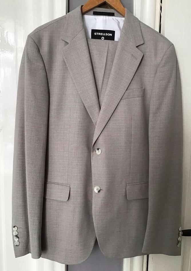 Strellson Slim Fit Kostuum Maat 48/M - kleur beige, Kleding | Heren, Kostuums en Colberts, Ophalen of Verzenden, Zo goed als nieuw