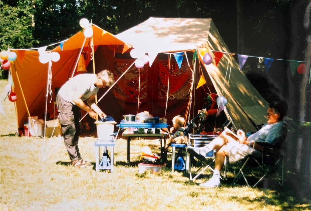De Waard Vergrote Zilvermeeuw tent met luifel en zijwangen, Ophalen, Gebruikt, Tot en met 6