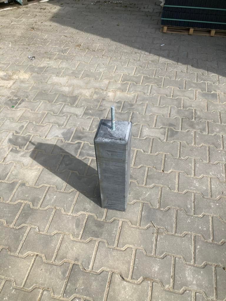 Betonpoer 15x15x60 cm met vaste draadstang M16, Ophalen, Nieuw, Beton