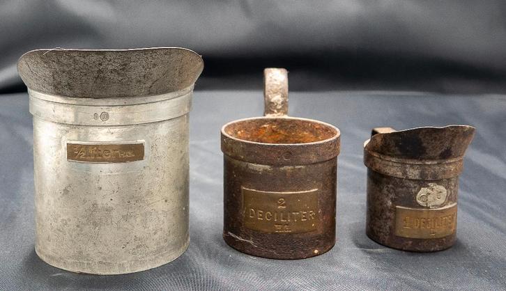 IJzeren oude maatbekers, Antiek en Kunst, Antiek | Tin, Ophalen of Verzenden