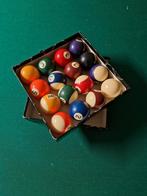 Complete set poolballen in doosje, Sport en Fitness, Biljarten en Poolen, Ophalen of Verzenden, Gebruikt, Keu of Ballen