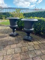 2 gietijzeren vazen voor tuin of terras, Tuin en Terras, Tuinvazen, Ophalen, Gebruikt