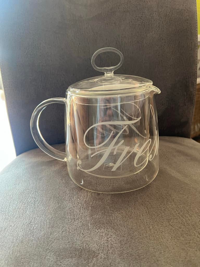 Riviera Maison theepot met dubbele wand en 'Tea' opdruk, Huis en Inrichting, Theepot/fluitketel, Glas, Ophalen of Verzenden, Zo goed als nieuw