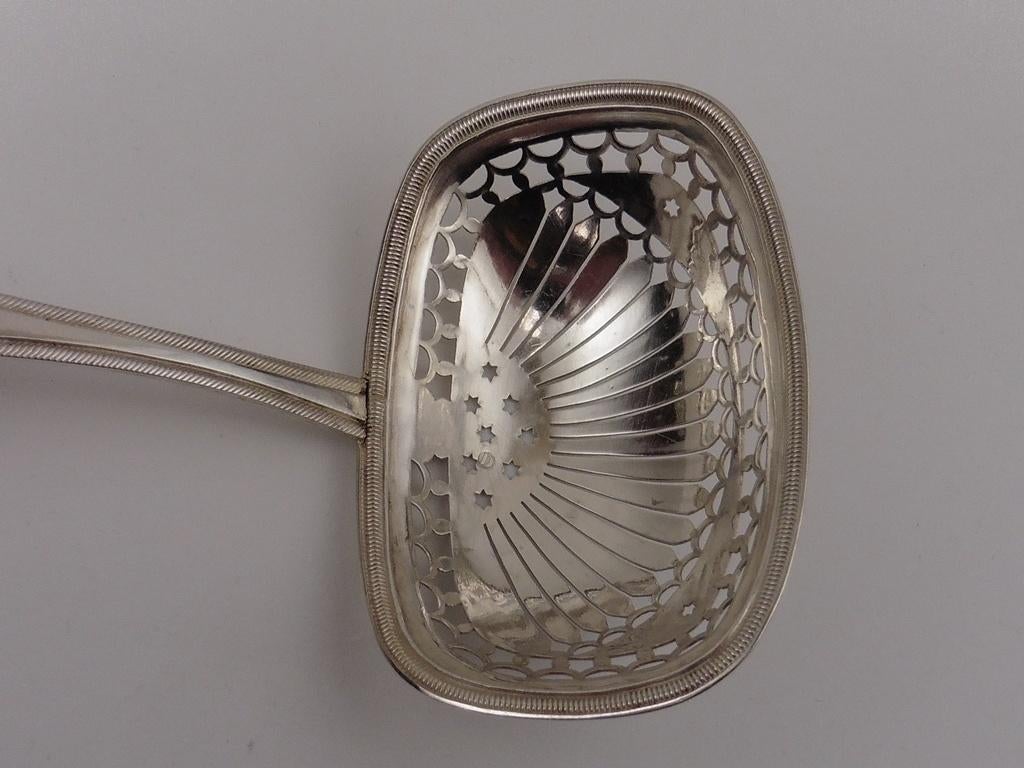 Zilveren strooilepel                                    Z214, Antiek en Kunst, Ophalen of Verzenden, Zilver